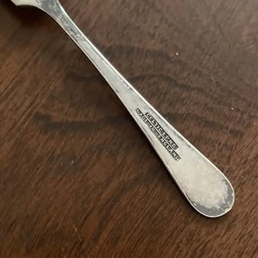 ButterKnife Spreader Celtic EPNS Silverplate Shell Pattern Antique England